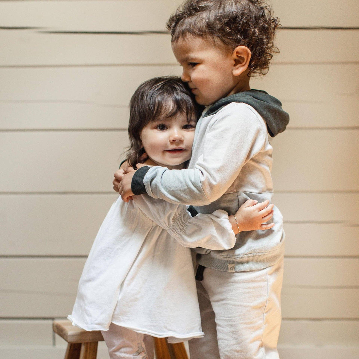 Color Blocked Sweatshirt & Pants Set - Bobcat: 12M