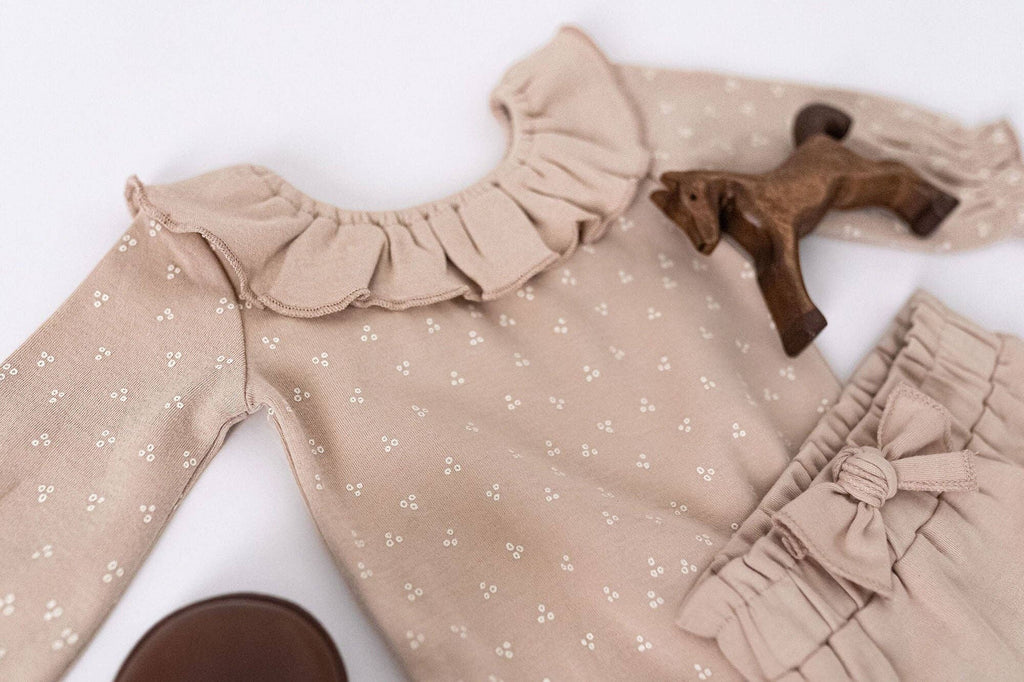 Oatmeal Dots | Organic Ruffle Neck Bodysuit: 12-18m