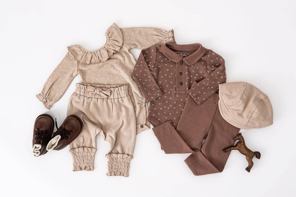 Oatmeal Dots | Organic Ruffle Neck Bodysuit: 6-9m