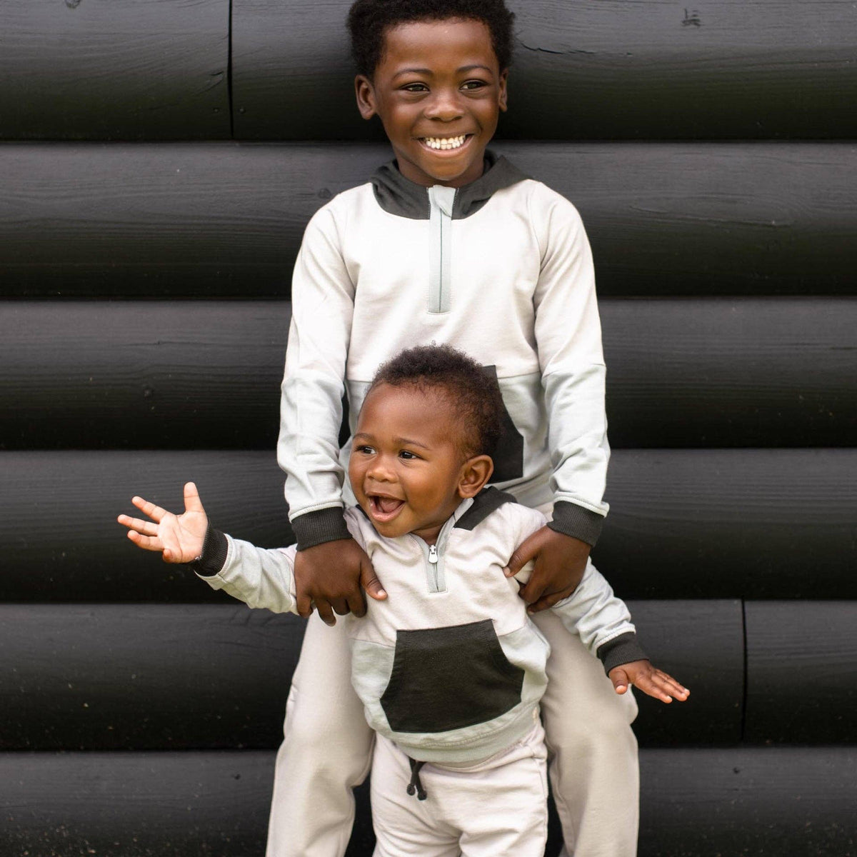 Color Blocked Sweatshirt & Pants Set - Bobcat: 12M