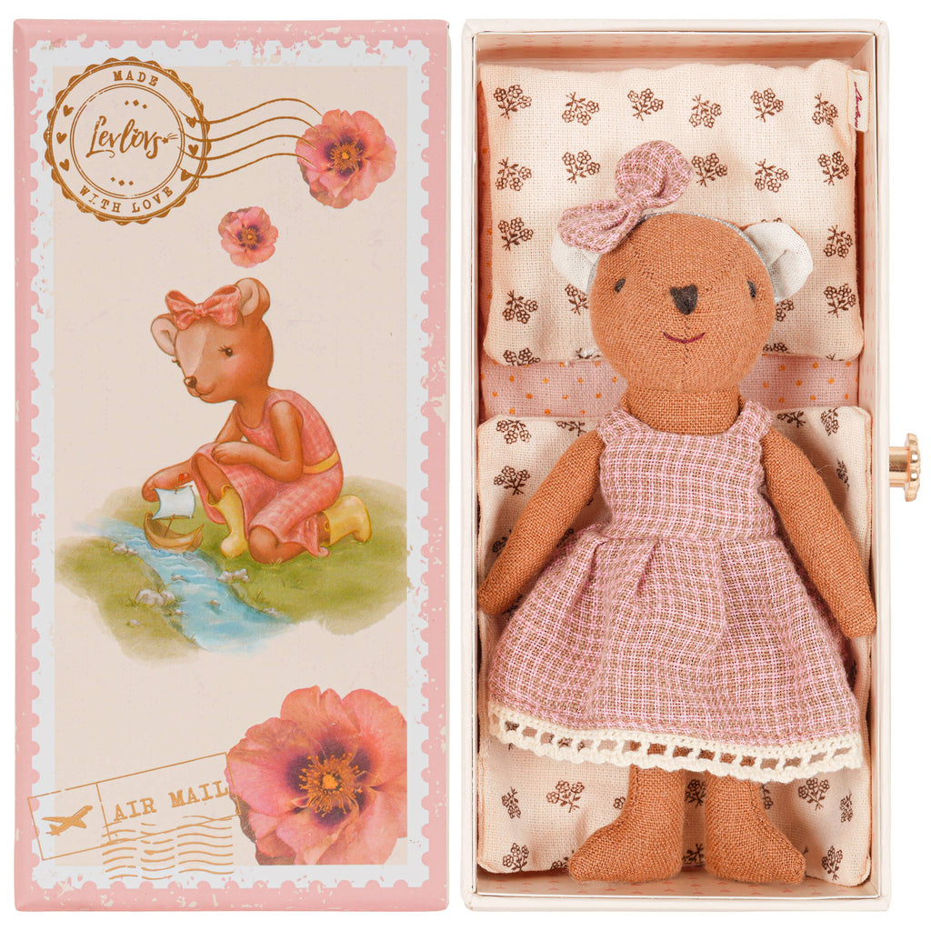 LEVLOVS BEAR IN STAMP HOLDER BOX 2026: Default Title